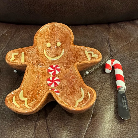 Gingerbread Man Dip Bowl & Peppermint Spreader Set - Picture 2 of 11